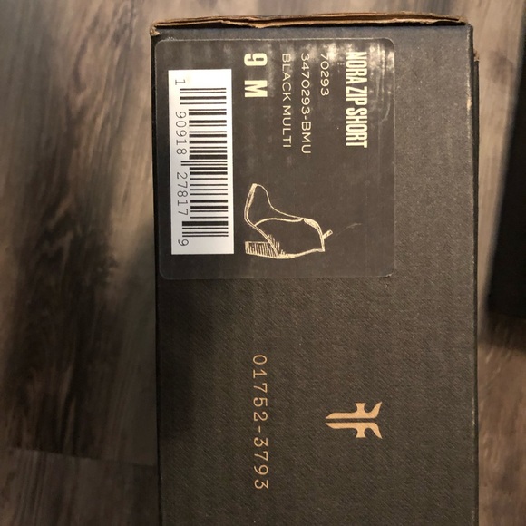 New in Box Frye Nora Zip Short Boots - Picture 5 of 6